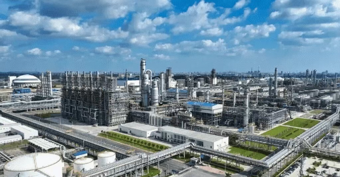 广西石化项目投料开车成功 K8凯发十一台设备覆盖生产全流程